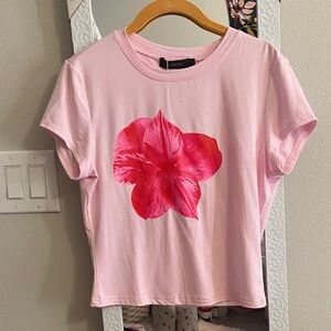 Pink T-Shirt with Red Floral Design sz medium 🌺